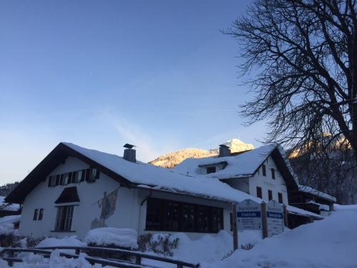 50045988_1967645700010134_4365261148832923648_n